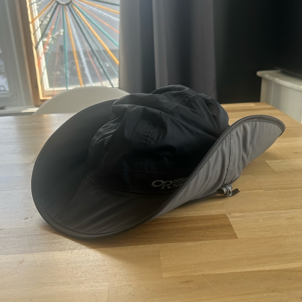 Chapeau Outdoor Research imperméable noir – M – rebord magnétique